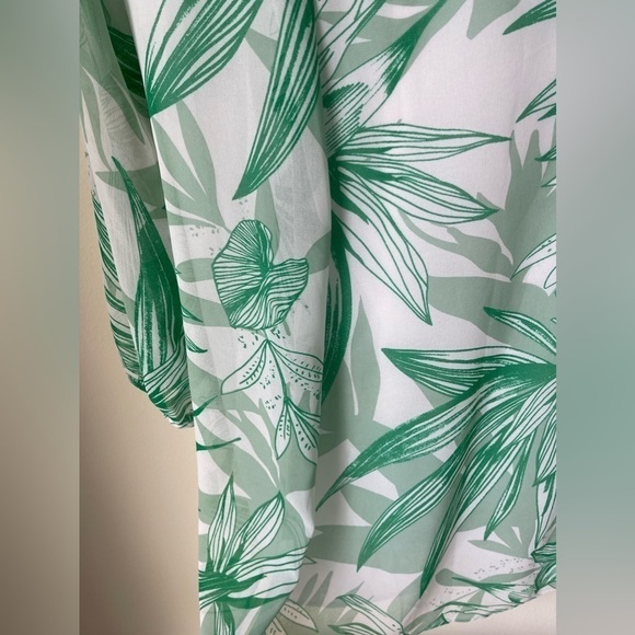 BCBGeneration White Green Palm-Print Shift V Neck Dress Satin Size Medium - Picture 8 of 14